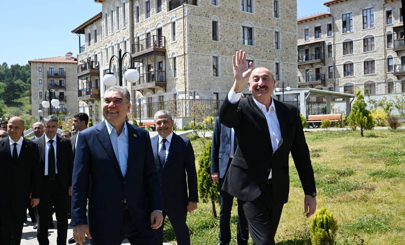 Gurbanguly Berdimuhamedow Azerbaýjanyň Fizuli we Şuşa şäherlerine baryp gördi