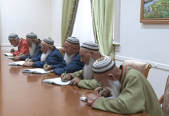 Ýaşulular geňeşiniň düzümine täze agzalar girdi