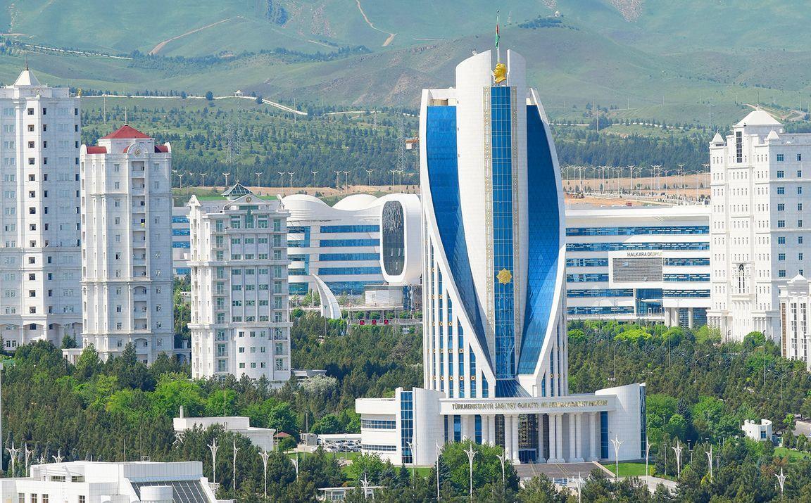 Медработники удостоены государственных наград по случаю профессионального праздника
