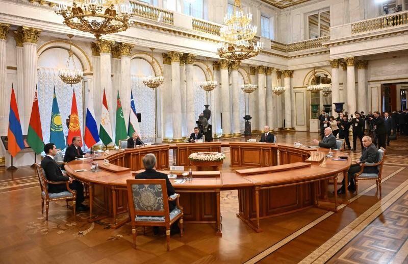 Сердар Бердымухамедов принял участие в неформальной встрече лидеров стран СНГ в Санкт-Петербурге