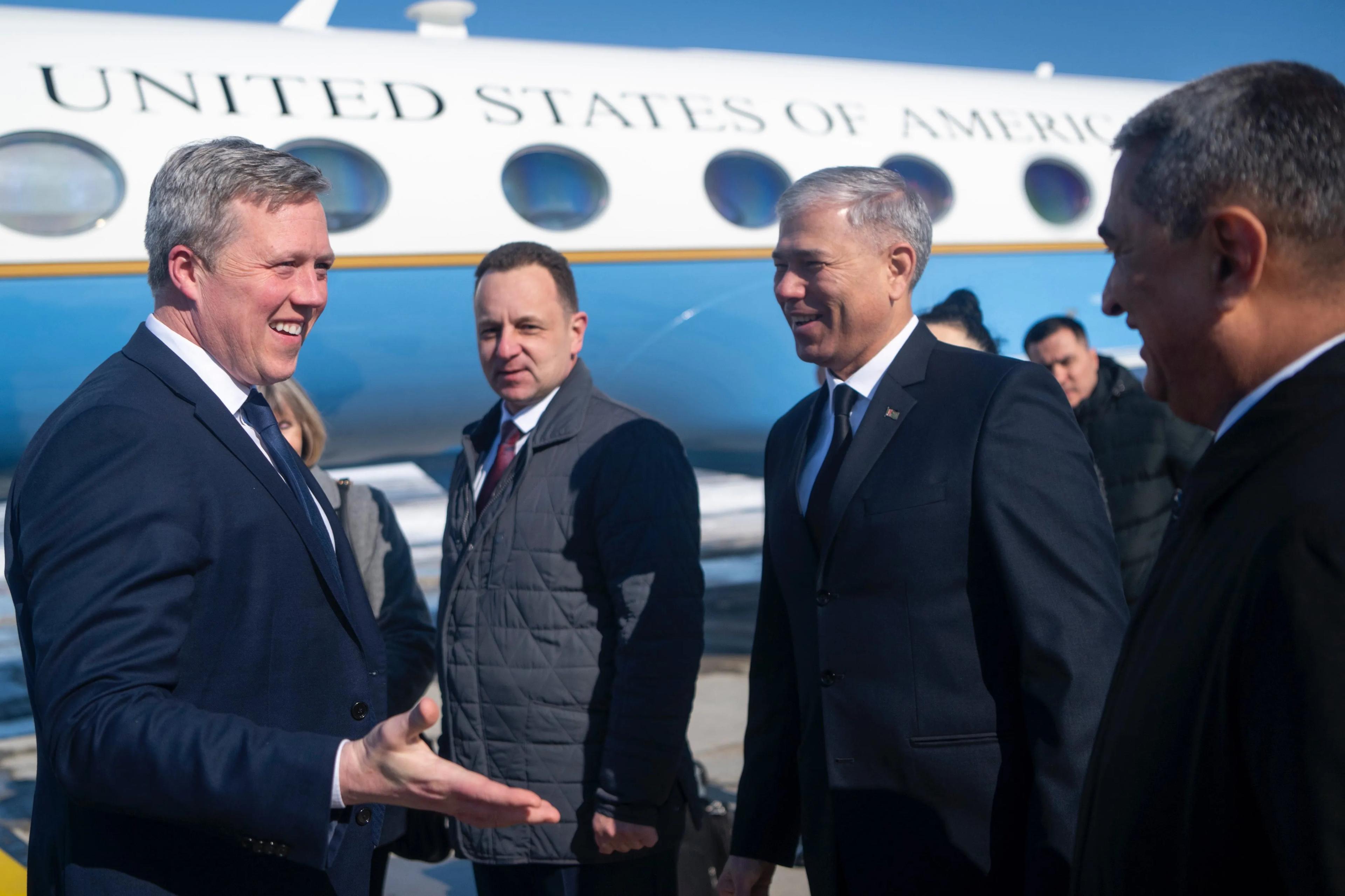 ABŞ-nyň goşun ministri türkmen tarapyna myhmansöýerlik üçin minnetdarlyk bildirdi