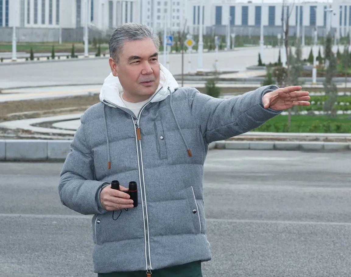 Türkmen halkynyň Milli Lideri Arkadag şäheriniň gurluşygynyň ikinji tapgyrynda alnyp barylýan işler bilen tanyşdy